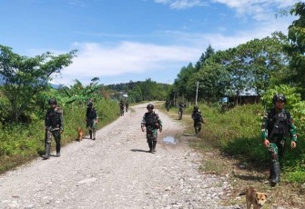 Satgas Yonif Raider 142/KJ saat Lakukan Patroli dan Sweeping Gabungan