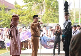 Pj Wali Kota Lepas Pawai Arak-Arakan SMAN 1 Payakumbuh Baralek Gadang