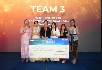 Dokumentasi: Kadek Diah beserta Tim The Feminine Five dalam malam penganugrahan ASEAN-China-India Youth Leadership Summit 2023