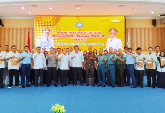 Bupati Bintan Serahkan Secara Simbolis DPA TA 2024 Kesetiap OPD 
