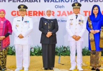 Foto bersama usai pelantikan