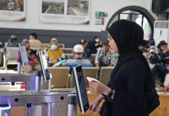 Penggunaan face reconigtion bagi penumpang KA di Stasiun Pasar Senen, Jakarta 