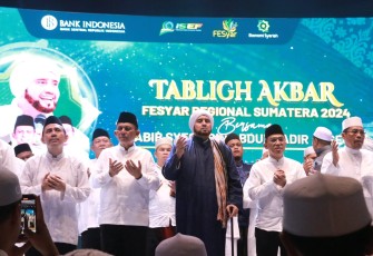 Gubernur Ansar Ahmad saat hadiri Tabligh Akbar Awali Rangkaian Pembukaan FESyar Sumatera 2024 di Kota Batam