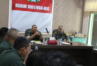 Dandim 1001/HSU-BLG saat Pimpin Rapat 