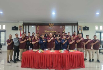Lembaga Pemasyarakatan (Lapas) Kelas IIA Cilegon hari ini mengambil langkah signifikan dalam mendukung hak pilih warga binaan dengan menggelar acara pelantikan Kelompok Penyelenggara Pemungutan Suara (KPPS)