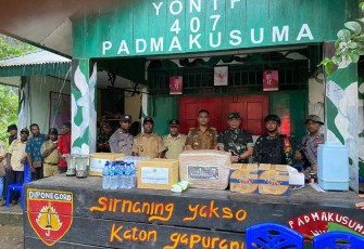 Pangdam XVIII/Kasuari, Mayjen TNI Ilyas Alamsyah, S.E., M.Tr.(Han)., CGCAE., yang didampingi Asintel, Asops, Aspers dan Aslog Kasdam XVIII/Kasuari serta para Kabalakdam, melaksanakan kunjungan kerjanya ke salah satu Pos Satgas Pamtas Kewilayahan Yonif 407/Padma Kusuma (PK), yang berada di Distrik Naikere, Kabupaten Teluk Wondama, Papua Barat, pada Selasa (16/1/2024)