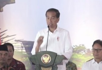 Presiden Joko Widodo saat Penyerahan Pesawat A-1344, Helikopter Fennec, dan Helikopter Panther Tahun 2024 di Pangkalan TNI AU Halim Perdanakusuma, Jakarta, pada Rabu (24/1/24).