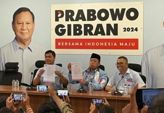 Sekertaris TKN Prabowo -Gibran Nusron Wahid saat memberikan keterangan pers di Jakarta, Kamis (11/1)