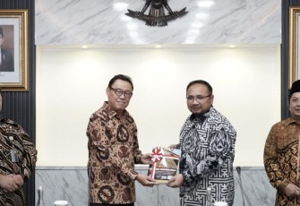 Menag Yaqut Cholil Qoumas menerima LHP 2023 dari BPK di Jakarta 