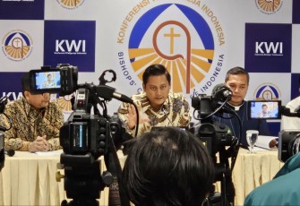 Ketua Umum Natal Nasional 2024 Thomas Djiwandono saat konferensi pers di Jakarta, Senin (23/12)