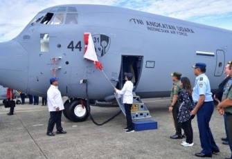 Presiden Jokowi saat Saksikan Penyerahan Pesawat Super Hercules dan Helikopter TNI AU