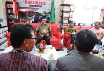 Pjs Bupati Toba Dukung Tim Pesparawi Toba untuk Berlaga di Ajang Nasional 2025