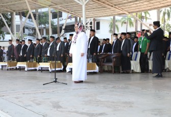 Plt Gubernur Kepulauan Riau Hj. Marlin Agustina Pimpin Apel Hari Santri Nasional 