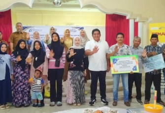 Bupati Bintan Serahkan 113 Paket Olahan Ikan Kepada Masyarakat 