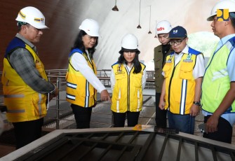 Wakil Menteri Pekerjaan Umum Diana Kusumastuti melanjutkan kunjungan kerja di Provinsi Jawa Tengah dengan meninjau pembangunan Sistem Penyediaan Air Minum (SPAM) Regional Wosusokas di Kabupaten Wonogiri, Sabtu (21/12/2024)
