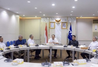 Menkominfo Budi Arie Setiadi saat memimpin Rapat Redaksi Nasional di Kantor LPP RRI, Jakarta Pusat, Senin (29/01/2024).
