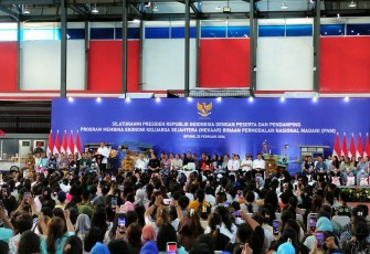 Presiden RI, Ir. Joko Widodo saat saat gelar silahturahmi bersama peserta Program Mekaar Binaan PNM