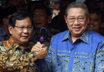 Prabowo Subianto bersama Susilo Bambang Yudhoyono di kediamannya Puri Cikeas Bogor, Jum'at (12/4)