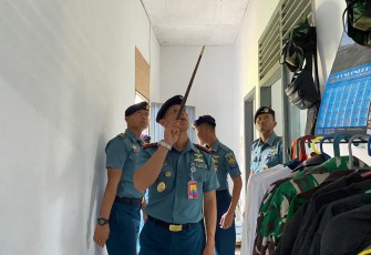 Komandan Pangkalan Udara  Angkatan Laut (Danlanudal) Sabang Letkol Laut (P) Nasrulloh melaksanakan Inspeksi Mendadak (Sidak) untuk mengecek dan memeriksa kerapihan Mess Tidur Dalam (bukangan:Red), Kamis (1/2/2024)