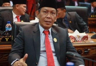  Anggota DPRD BS, Holman