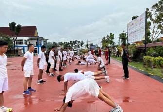 Antusias putri-putri pelajar SMA dan SMK yang ada di Kabupaten Bintan yang ingin menjadi anggota Polri sangat banyak terbukti dengan datangnya pelajar yang masih duduk di kelas XII atau kelas 3 SMA/SMK ke Polres Bintan mengikuti pembinaan dan pelatihan masuk anggota Polri, Sabtu (20/1/2024)