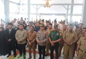 Danramil 11/Geger Kapten Inf Muslikin bersama Muspika Kecamatan Geger menghadiri kegiatan Pelantikan, Pengambilan Sumpah Janji dan Pembekalan Petugas Pengawas Tempat Pemungutan Suara (PTPS) Pemilu 2024 se-Kecamatan Geger bertempat di Pendopo Kecamatan Geger, Kab. Madiun