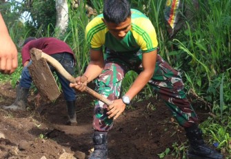 Anggota Yonbekang 2 Kostrad saat Gelar Program Karya Bakti Satuan Non Kewilayahan