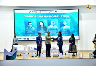 Wakil Menteri Pekerjaan Umum Diana Kusumastuti pada acara Simposium Smart Vertical Housing di Universitas Diponegoro (Undip) Semarang, Jawa Tengah, Sabtu (9/11/2024)
