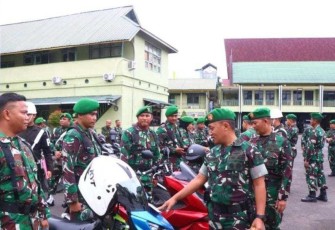 Danrem 101/Antasari saat Cek Ranmor Anggota di Lapangan Makorem 101/Antasari. Senin (05/02/24).