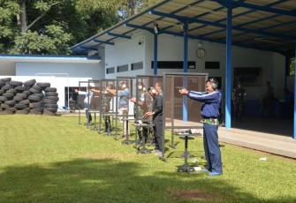 Personel Satprov dan Intel Seskoau melaksanakan latihan menembak pistol, bertempat di lapangan tembak Khasmir Hutasuhut Seskoau, Lembang Bandung Barat, Kamis (25/1/2024)