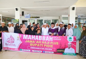 Suasana Haru Warga Pidie Saat Lepas Pj Bupati dan Istri Tunaikan Ibadah Haji