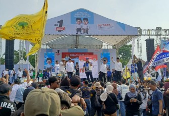 Kampanye akbar Ilyas - Tri Haryadi dan konser musik bertajuk "Nyawiji Dadi Siji", di Alun-alun Karanganyar, Kamis (21/11/2024)