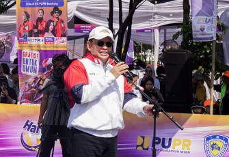 Ketua MPR RI ke-16 sekaligus Wakil Ketua Umum Partai Golkar dan Ketua Umum Ikatan Motor Indonesia (IMI) Bambang Soesatyo bersama Menteri PUPR Basoeki Hadimoeljono membuka Kejuaraan Electric Karting Race 2024 Putaran 1