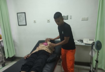 Tim Basarnas Natuna Gerak Cepat Evakuasi Korban Kecelakaan Tunggal