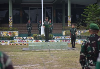 Korem 121/Abw menggelar upacara bendera tanggal 17 Januari 2024, bertempat di Lapangan Upacara Makorem 121/Abw, Jl. Pangeran Kuning, Sintang, Kalimantan Barat, Rabu (17/01/2024)
