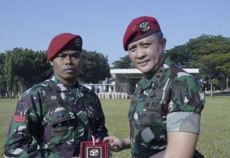 Danjen Kopassus Anugerahi Prajurit Berprestasi