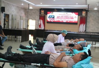 Acara donor darah dalam rangka memperingati HUT Humas Polri ke-73, di Aula Wira Prata 1 Mapolres Karanganyar, Selasa (29/10/2024) pagi.