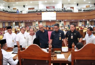 Rapat Paripurna DPRD Batam Bentuk Dua Pansus