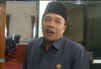 Ketua DPRD Kabupaten Trenggalek, Doding Rahmadi, saat dikonfirmasi setelah rapat paripurna
