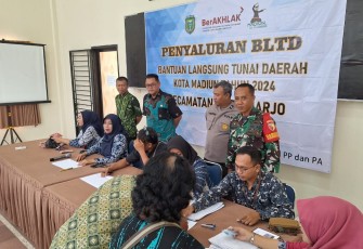 Babinsa Kelurahan Oro-oro Ombo Dampingi Penyerahan BLTD kepada 200 Warga