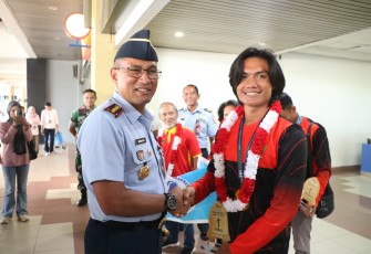 Danlanud SUT Sambut Atlet Paralayang Sumbar Raih 3 Emas dan 1 Perunggu di Ajang Kejuaran Dunia Paralayang AFA Asian League dan PGAWC 2024 di Lombok