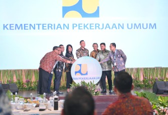  Rapat Koordinasi Keterpaduan Pengembangan Infrastruktur Wilayah (Rakorbangwil) Bidang Pekerjaan Umum Tahun 2024 dengan tema Membangun Fondasi Transformasi Infrastruktur untuk Indonesia Emas 2045 di Jakarta, Jumat (8/11/2024)