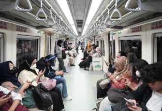 Pengguna LRT Jabodetabek 