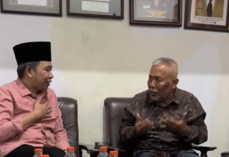 ketua Pepabri Jember Supandi dihadapan gus Fawait, Rabu (8/5/2024).