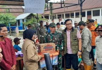 Komandan Distrik Militer (Dandim) 0405/Lahat, Letkol Inf Asis Kamaruddin, S.E., M.I.P., Saat Meninjau Dapur Umum di Lahat Sumsel, Minggu (28/01/2024)