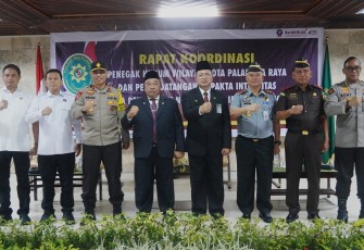 Wakil Kepala Kepolisian Daerah Kalimantan Tengah (Kalteng) Brigjen Pol Mohamad Agung Budijono, S.IK., M.Si menghadiri kegiatan Rapat Koordinasi (Rakor) Penegak Hukum di wilayah Kota Palangka Raya, Senin (8/1/2024)