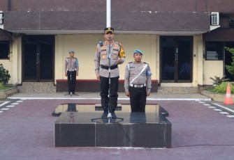 Kapolrestabes Medan Kombes Pol Dr Teddy John Sahala Marbun SH MHum saat pimpin apel pagi di Polrestabes Medan, Jalan HM Said No. 1 Medan, Senin 22 Januari 2024.