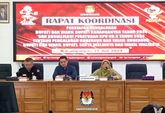Rapat koordinasi KPU Karanganyar terkait persiapan Pencalonan Bupati dan Wakil Bupati Karanganyar 2024, dan sosialisasi peraturan KPU Nomor 8 Tahun 2024, Rabu (31/7/2024), di Aula kantor KPU setempat