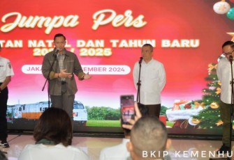 Menko AHY dan Menhub Dudy Purwagandhi saat konferensi pers di Jakarta 