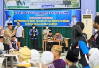 Andri saat Sambut Jamaah Haji Kota Tanjungpinang Pada Kloter Pertama Debarkasi Batam